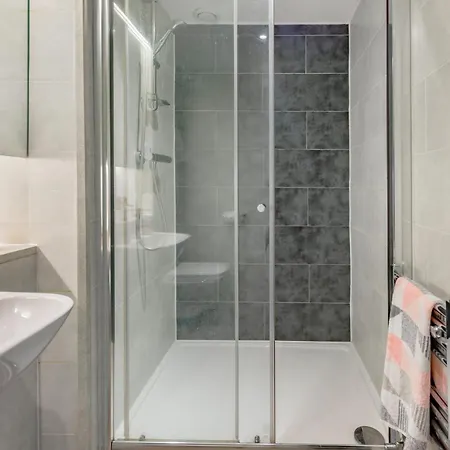 Modern In Leeds Apartment