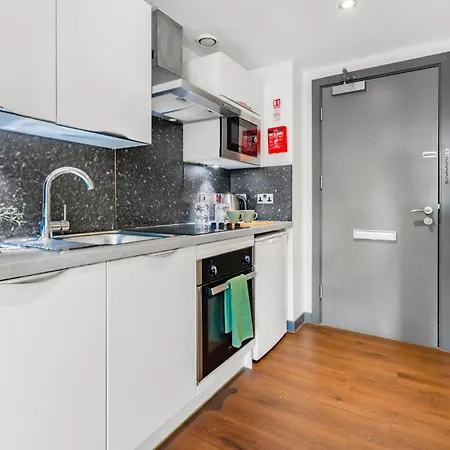 Modern In Leeds Apartment