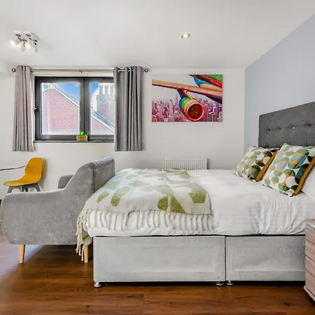 Modern In Leeds Apartment