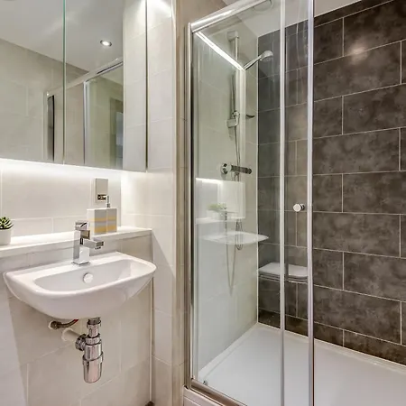 Modern In Leeds Apartment